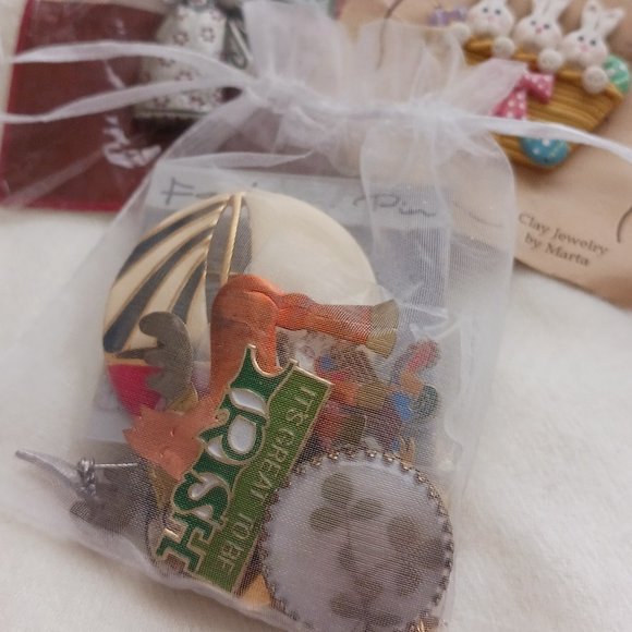 Lot of 10 Vintage Pins New and Used Various Styles - Picture 14 of 14